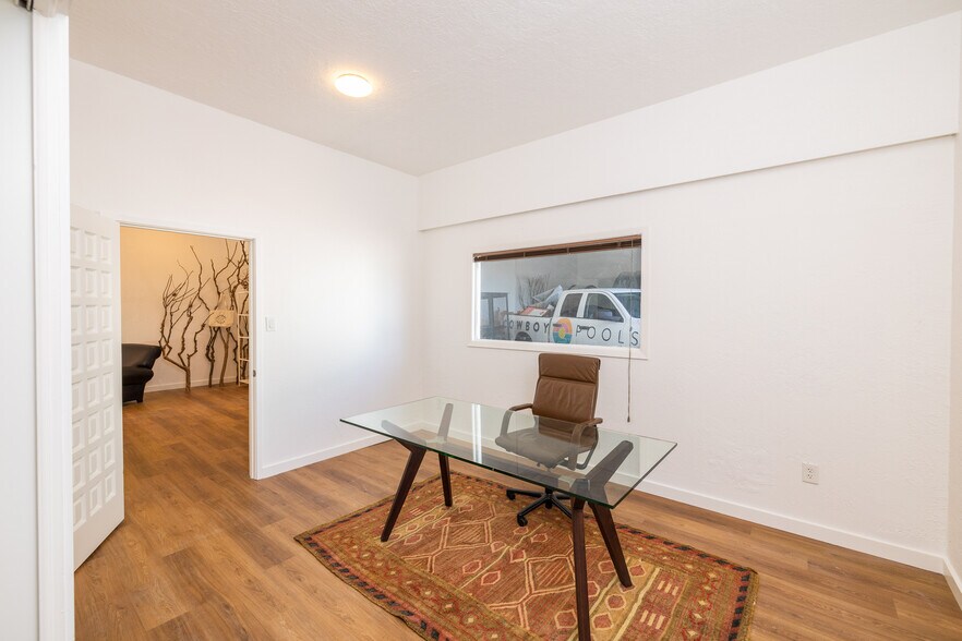 More Photos Of 3915 McKinney St, Houston Light Distribution For Sale