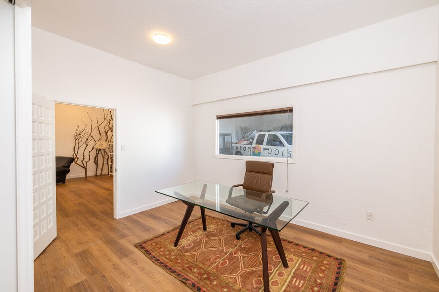 More Photos Of 3915 McKinney St, Houston Light Distribution For Lease