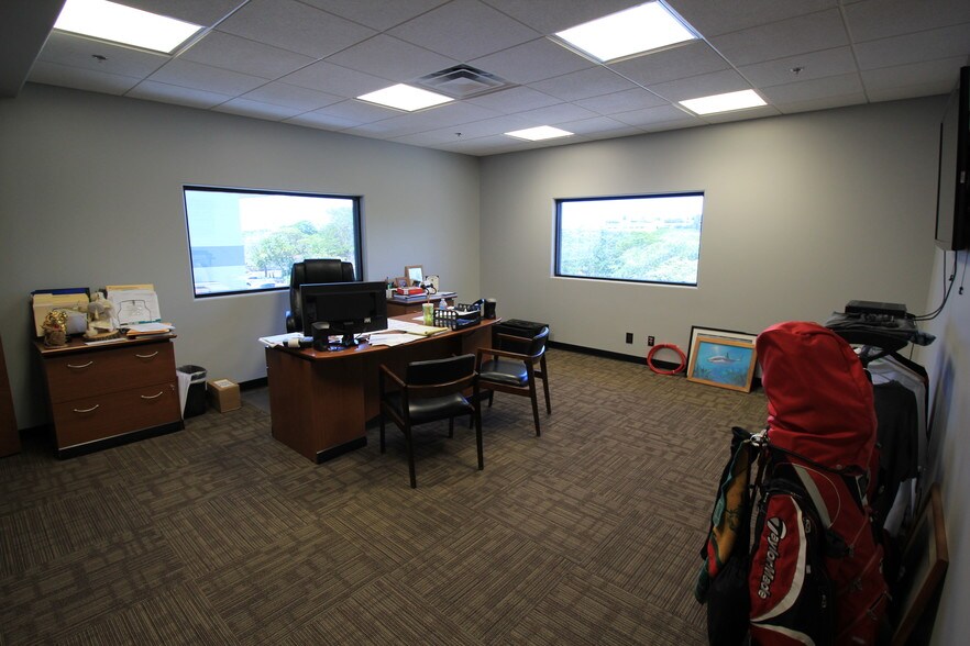 More Photos Of 94-405 Maikoiko St, Waipahu Warehouse For Lease
