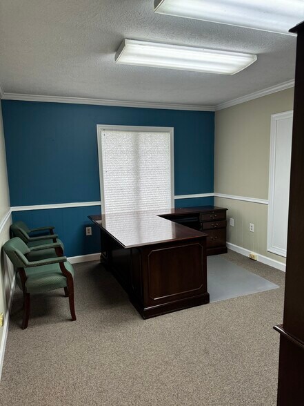 More Photos Of 1031 S Main St, Woodstock Medical For Sale