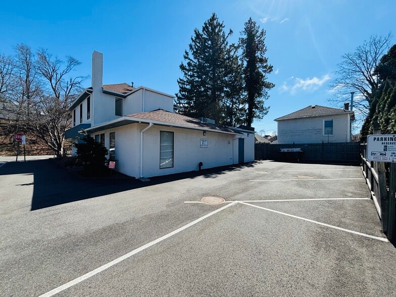 More Photos Of 239 Roslyn Rd, Roslyn Heights Medical For Sale