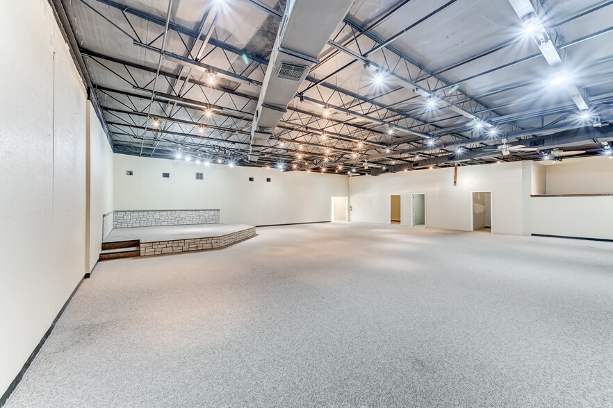 More Photos Of 9802 Whithorn Dr, Houston Office For Sale