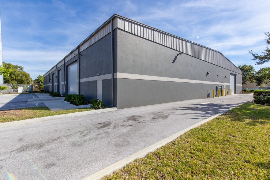 More Photos Of 4551 SE Hampton Ct, Stuart Warehouse For Sale