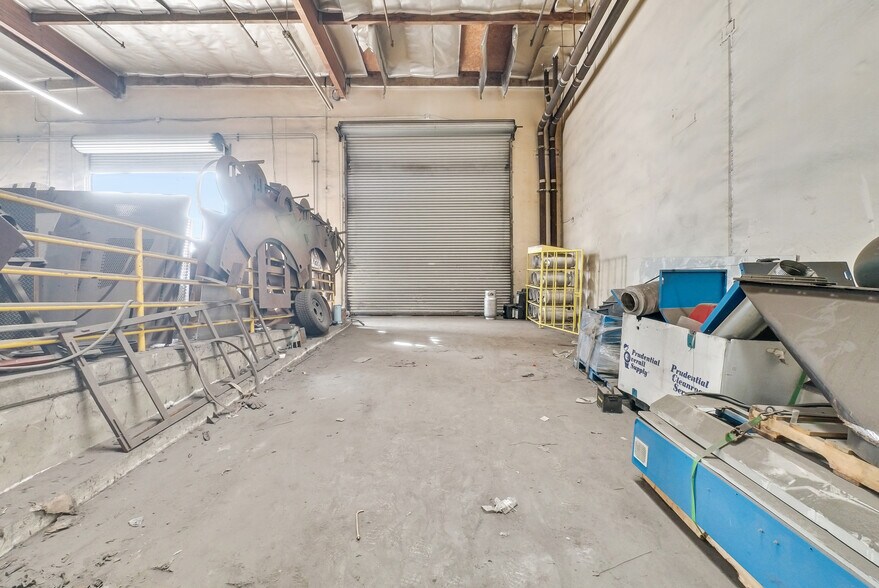More Photos Of 207-211 Erie St, Pomona Warehouse For Lease