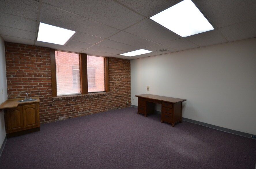 More Photos Of 20 Maple St, Springfield Office For Sale