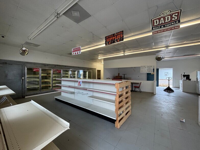 More Photos Of 866 FM 99, Whitsett Storefront For Sale