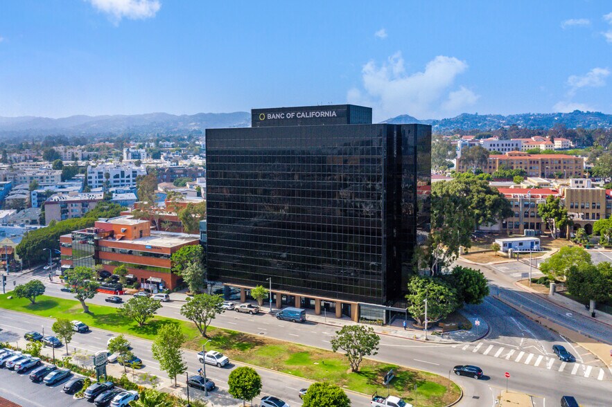 More Photos Of 11611 San Vicente Blvd, Los Angeles Office For Lease