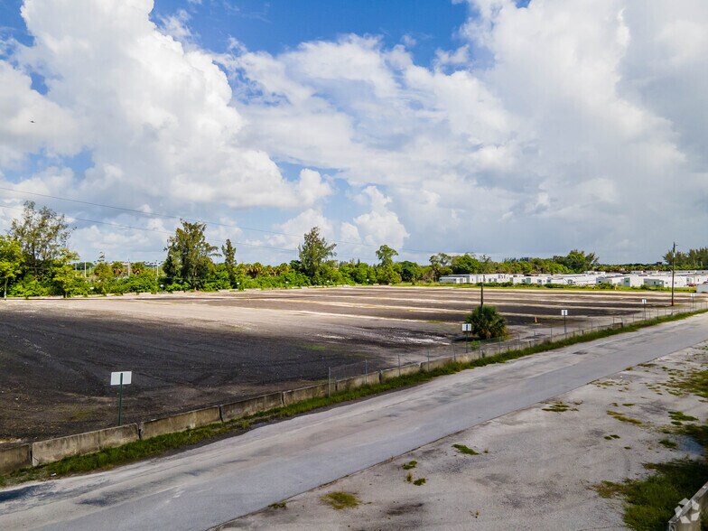 More Photos Of 375 Kelly Dr, West Palm Beach Land For Lease