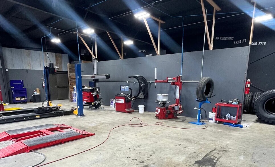 More Photos Of 245 Thain Rd, Lewiston General Retail For Sale