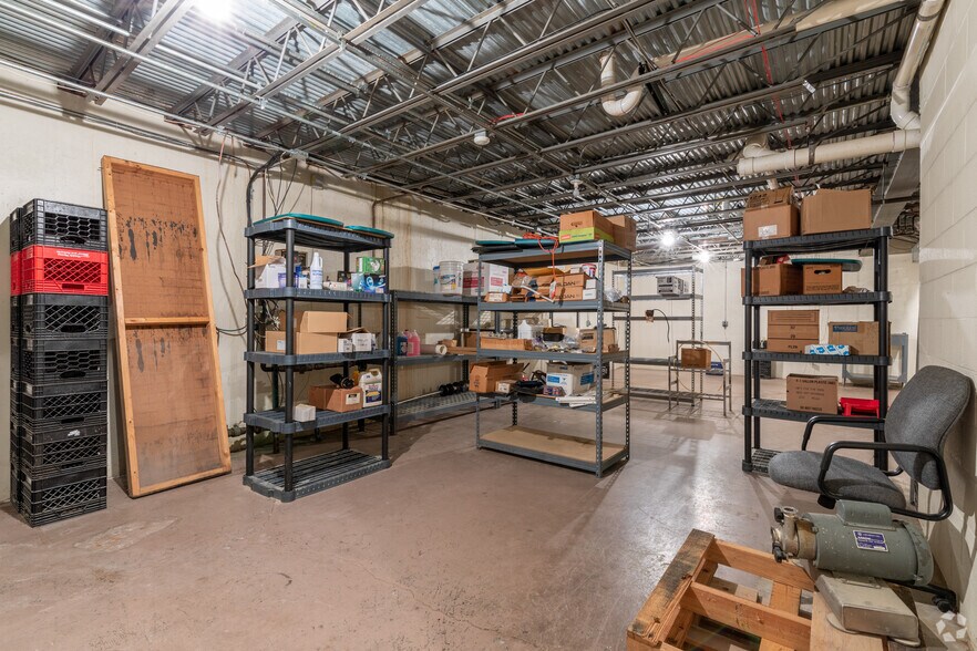 More Photos Of 1660 Fort St, Lincoln Park Bar For Sale