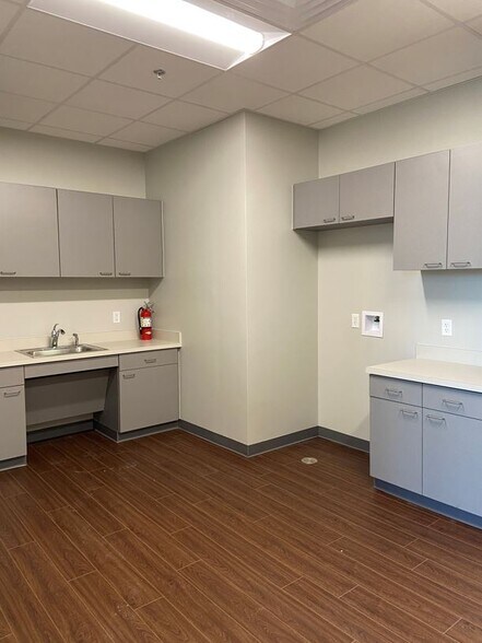 More Photos Of 3216 Napier Park, Shavano Park Medical For Lease