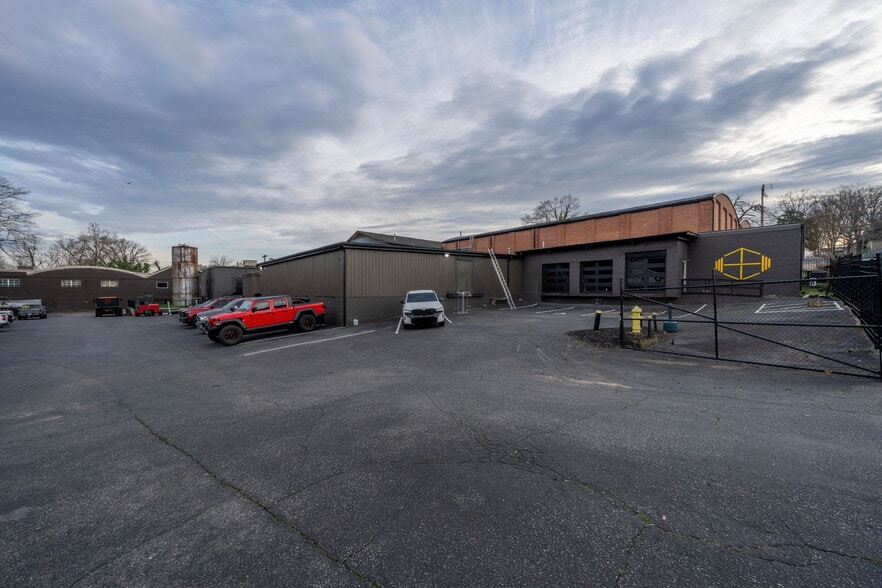 More Photos Of 719 Old Lenoir Rd, Hickory Warehouse For Sale