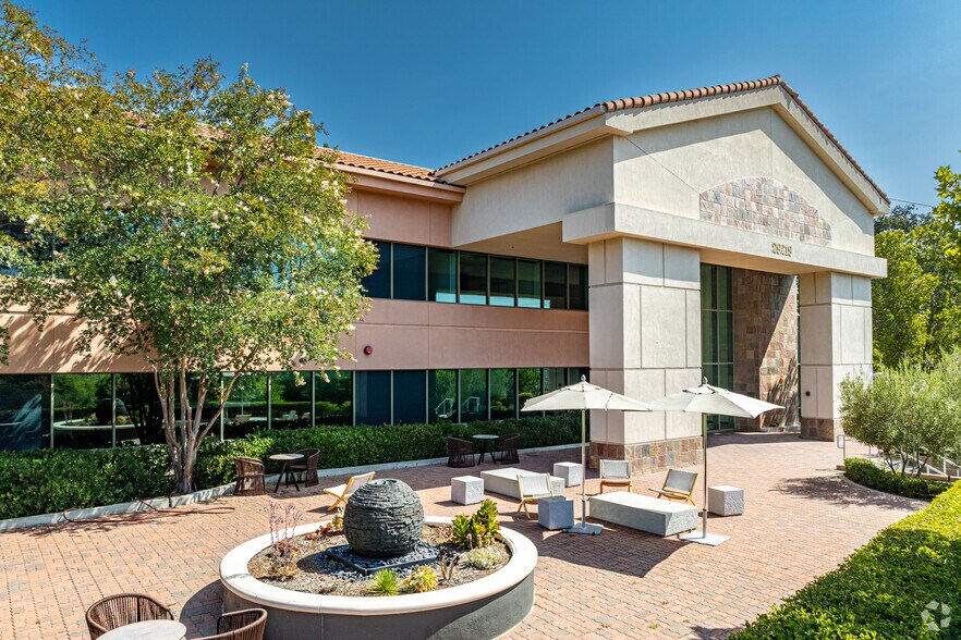 More Photos Of 29219 Canwood St, Agoura Hills Office For Sale