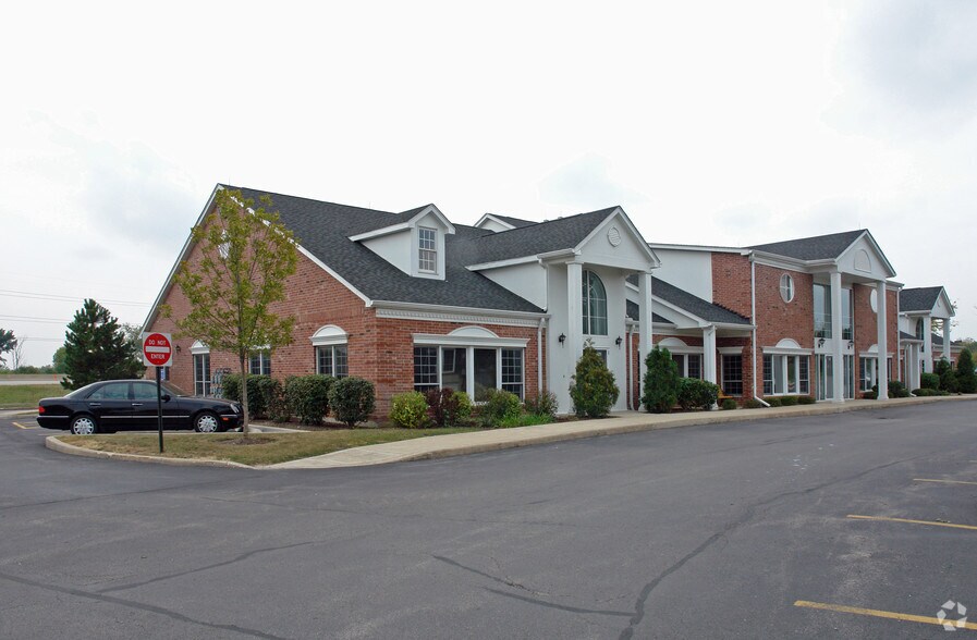 More Photos Of 33 W Higgins Rd, South Barrington Unknown For Lease