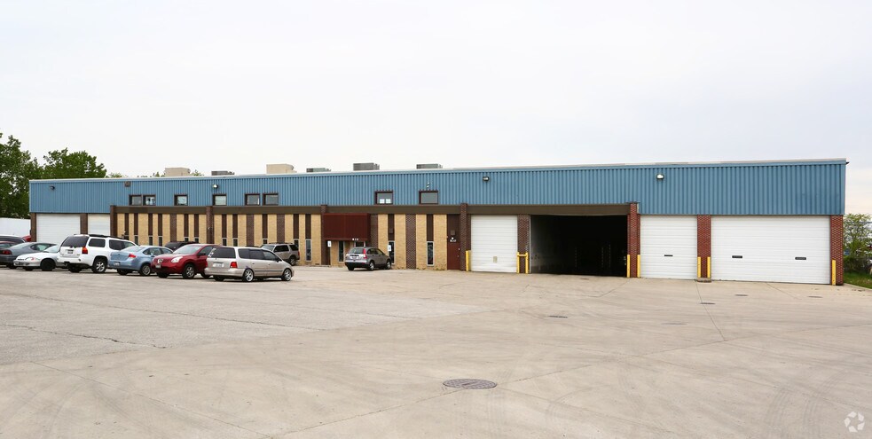 More Photos Of 830 Fairway Dr, Bensenville Distribution For Lease