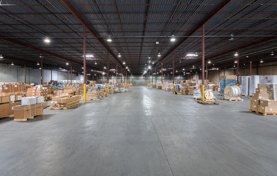 More Photos Of 1030 Ellis Rd N, Jacksonville Warehouse For Lease