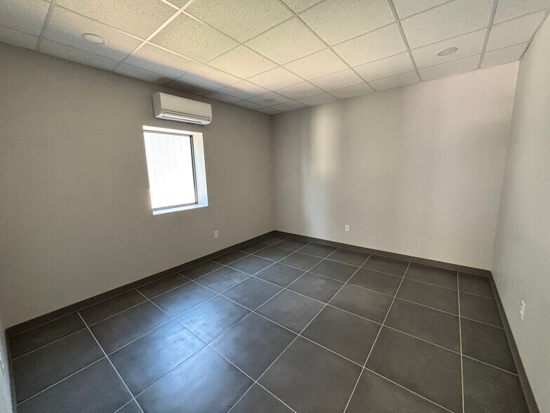 More Photos Of 113 Cantera Way, Georgetown Light Distribution For Lease