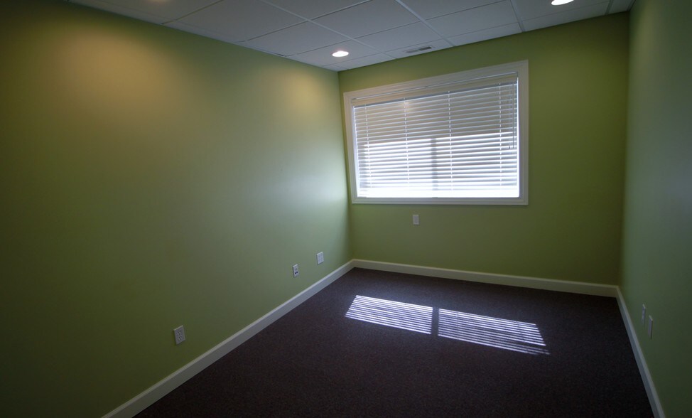 More Photos Of 10151-10171 Bergin Rd, Howell Flex For Lease