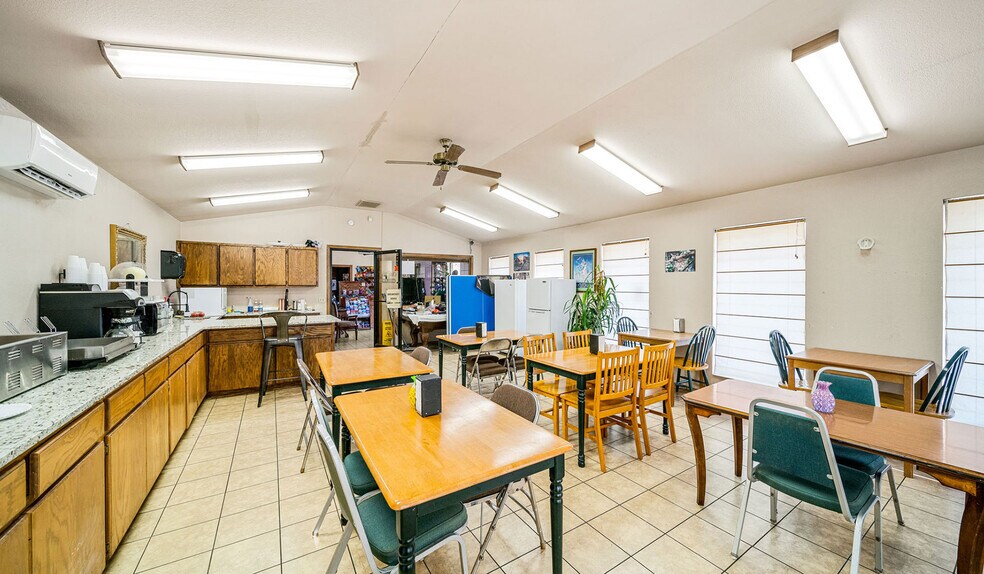 More Photos Of 2600 S Muskogee Ave, Tahlequah Hotel For Sale