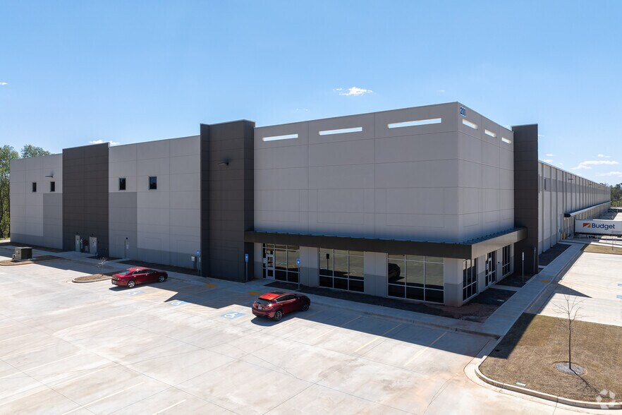 More Photos Of 200 Declaration Dr, McDonough Distribution For Lease