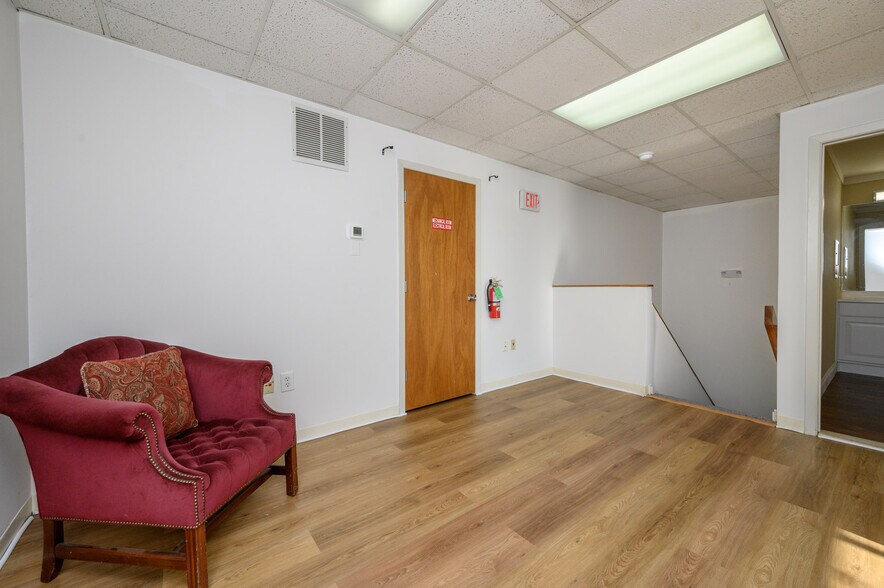 More Photos Of 178 Tamarack Cir, Skillman Office For Sale