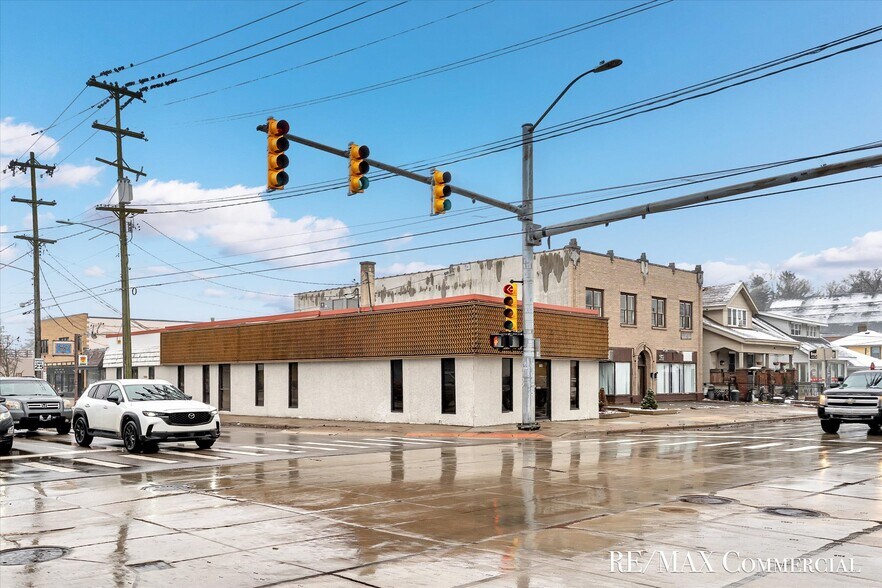 More Photos Of 758 Burton St SE, Grand Rapids Office For Sale