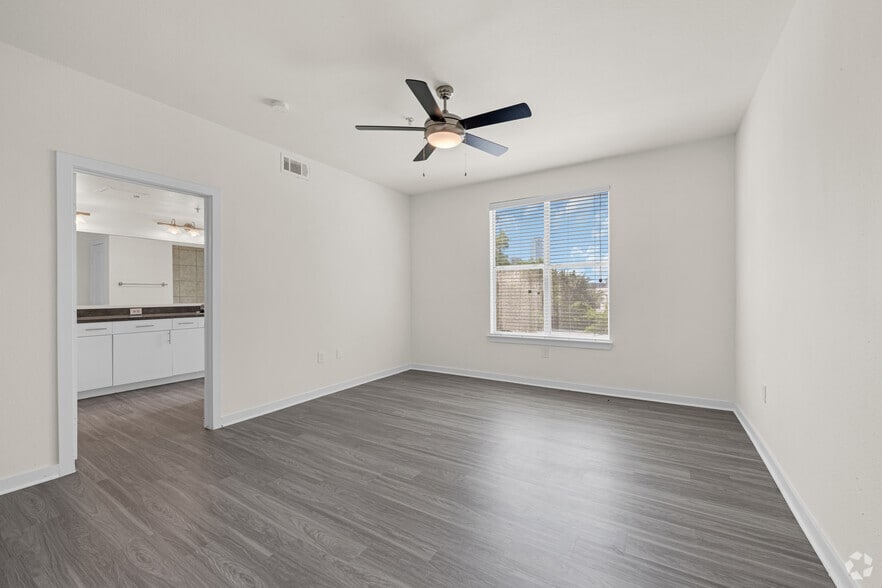 More Photos Of 1403 Slocum St, Dallas Apartments For Lease