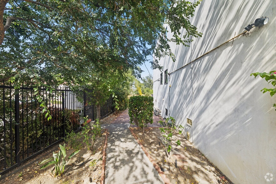 More Photos Of 7323 Valmont St, Tujunga Apartments For Sale