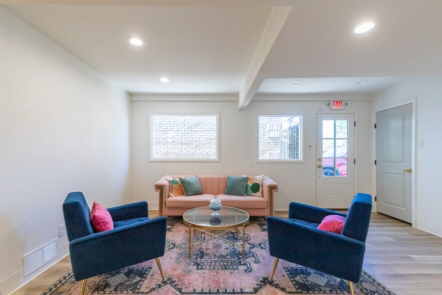 More Photos Of 1311 Hickory St, Abilene Office For Sale