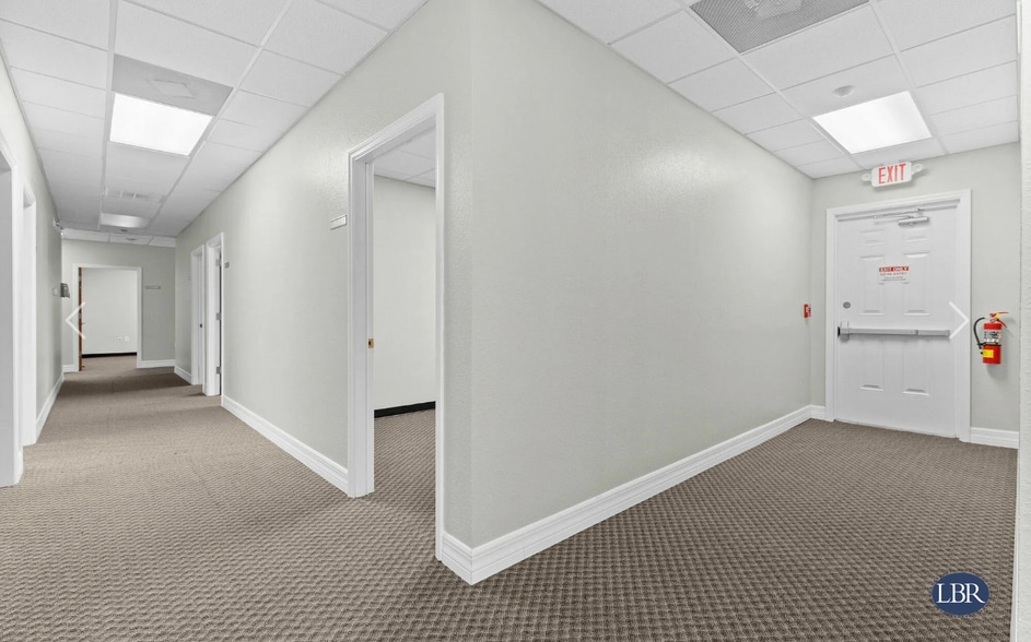 More Photos Of 6855 Tico Rd, Titusville Office For Lease