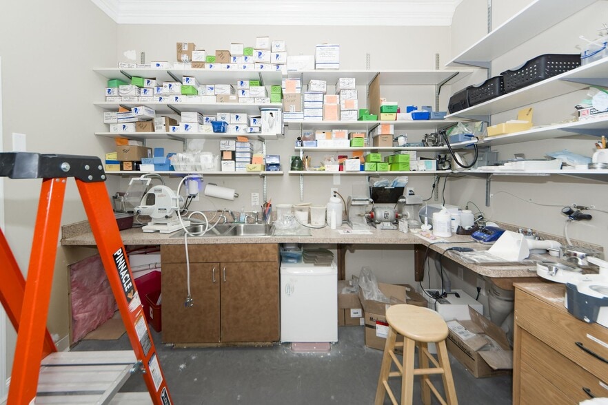 More Photos Of 531 Folly Rd, Charleston Medical For Sale