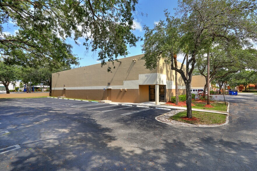 Primary Photo Of 5861 Miami Lakes Dr, Miami Lakes Industrial For Lease