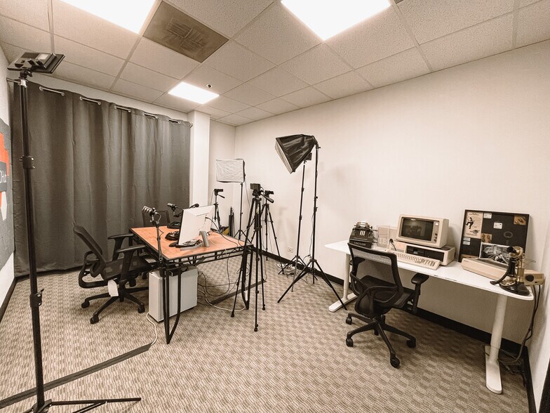 More Photos Of 105-195 W Central Rd, Schaumburg Loft Creative Space For Sale