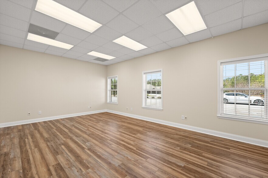 More Photos Of 135 Midway Dr, Cornelia Medical For Sale