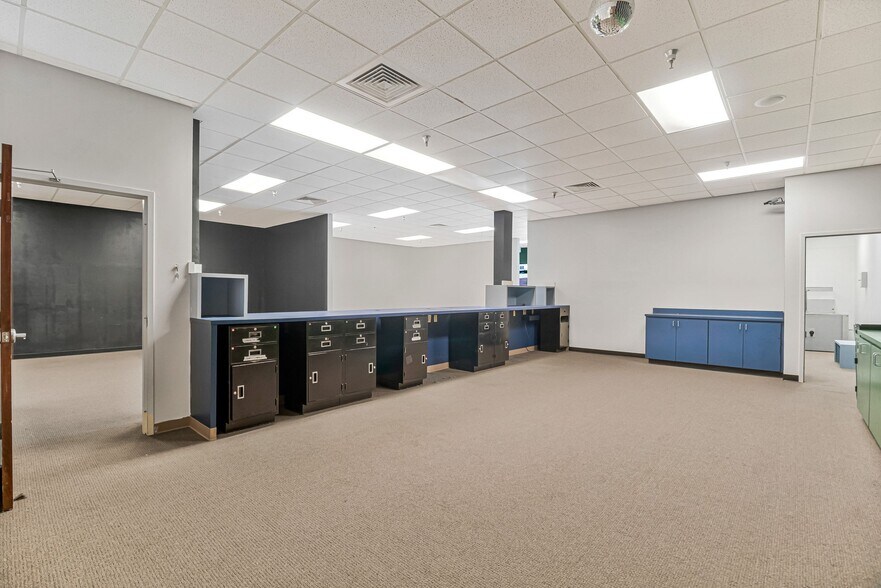 More Photos Of 5428-5444 Dogwood Dr, Milton Unknown For Lease