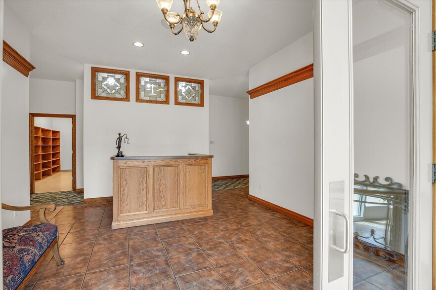 More Photos Of 606 W Oak St, Fairbury Office For Sale