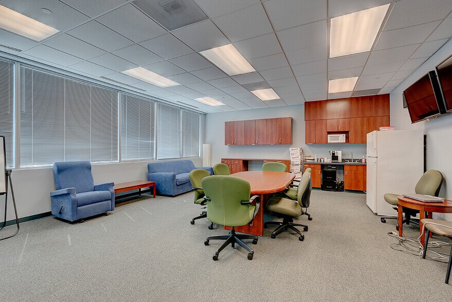 More Photos Of 855 Lehigh Ave, Union Township Office For Lease