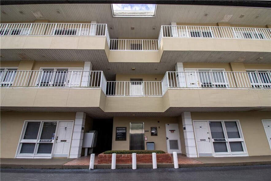 More Photos Of 425 W Colonial Dr, Orlando Office Residential For Lease