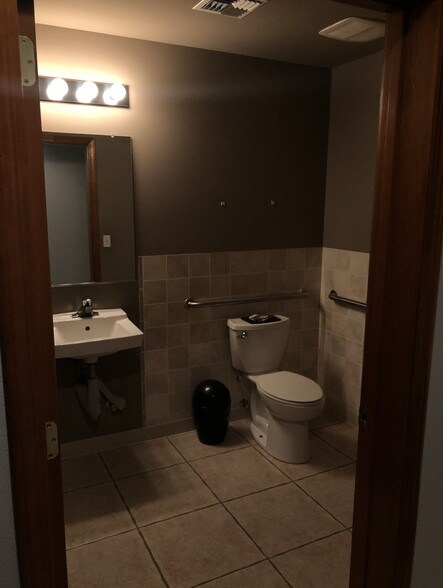 More Photos Of 1950 Keene Rd, Richland Freestanding For Lease