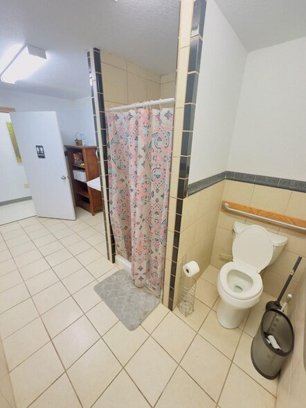 More Photos Of 8424 N HWY 69, Pollok Flex For Sale
