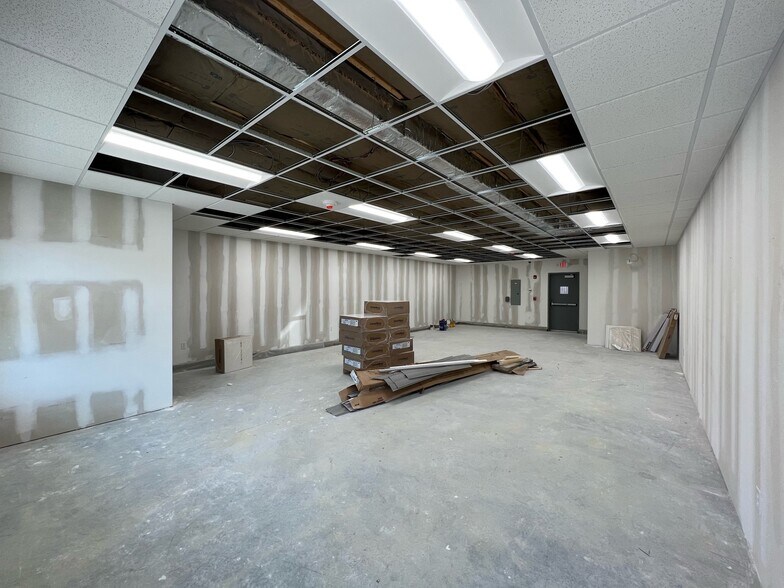 More Photos Of 294 Cowesett Ave, West Warwick General Retail For Lease