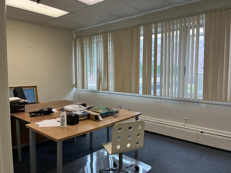More Photos Of 14 Dartmouth St, Malden Office For Lease