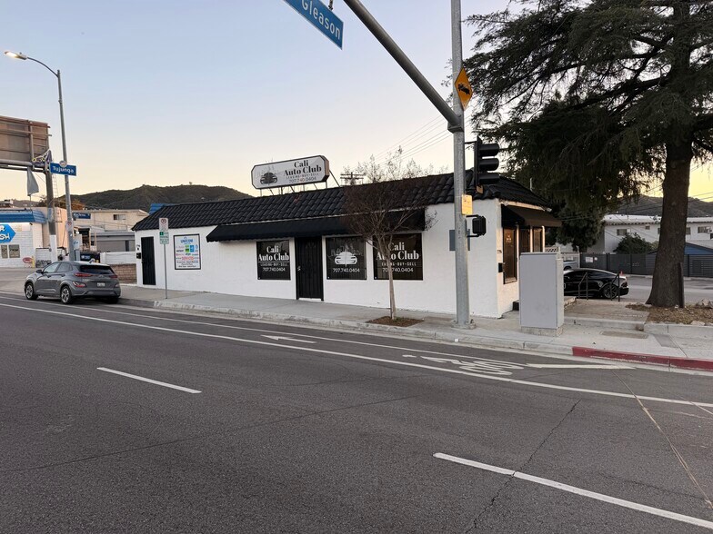 More Photos Of 7798 Foothill Blvd, Tujunga Storefront For Sale