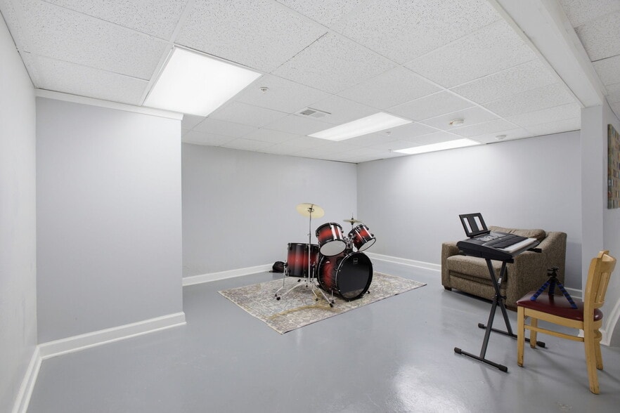 More Photos Of 437 Jefferson Rd, Fremont Shelter For Sale