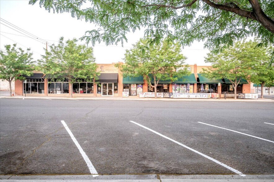 More Photos Of 430 N 1st St, Montrose General Retail For Sale