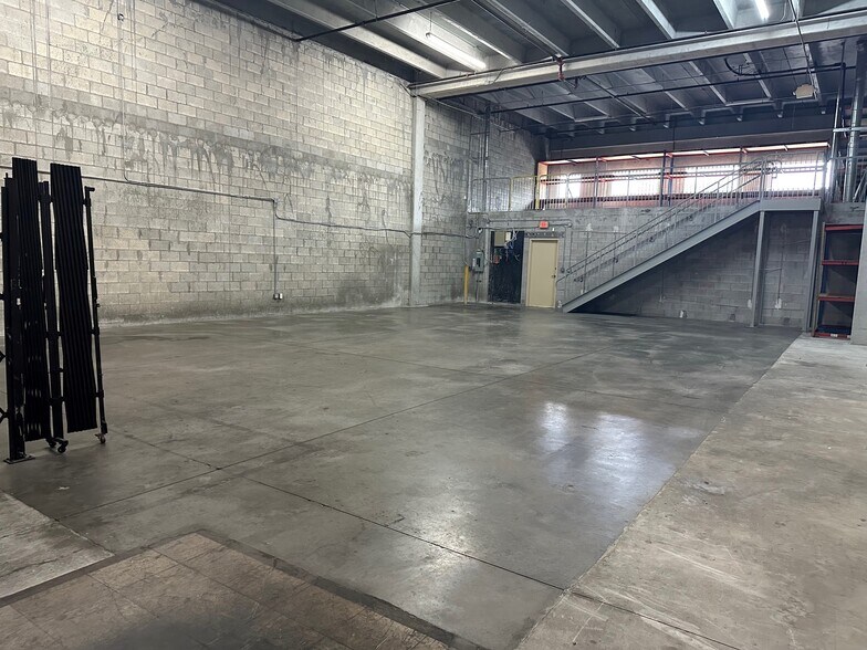 More Photos Of 10800 NW 21st St, Miami Warehouse For Sale