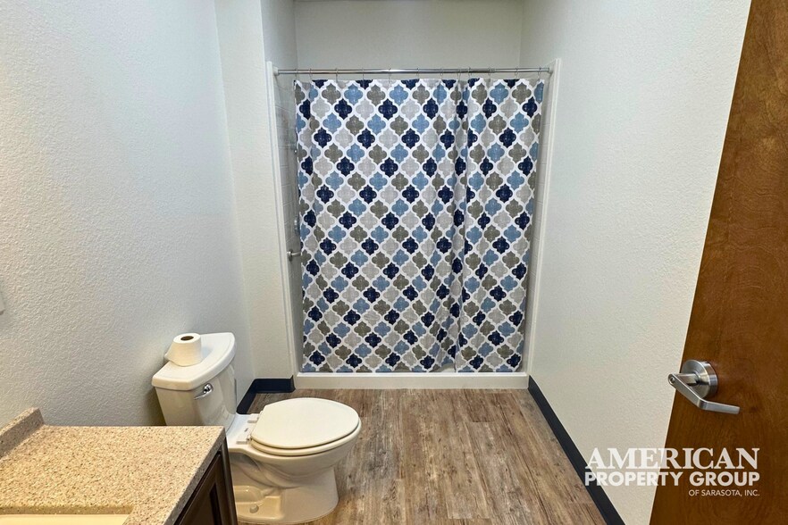 More Photos Of 2011 Whitfield Park Loop, Sarasota Showroom For Sale