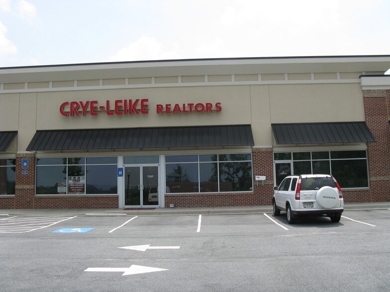 More Photos Of 13190 Highway 92, Woodstock Freestanding For Lease
