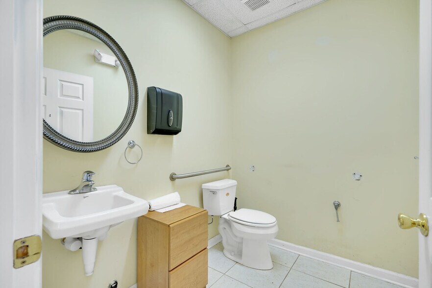 More Photos Of 1466 Hooper Ave, Toms River Medical For Lease