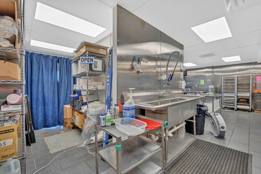 More Photos Of 401 E Myrtle, Johnson City Freestanding For Sale